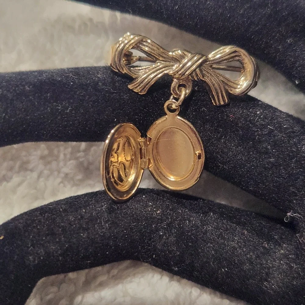 Vintage Gold Tone Bow Brooch with Engraved Floral Oval Dangle Locket Pin